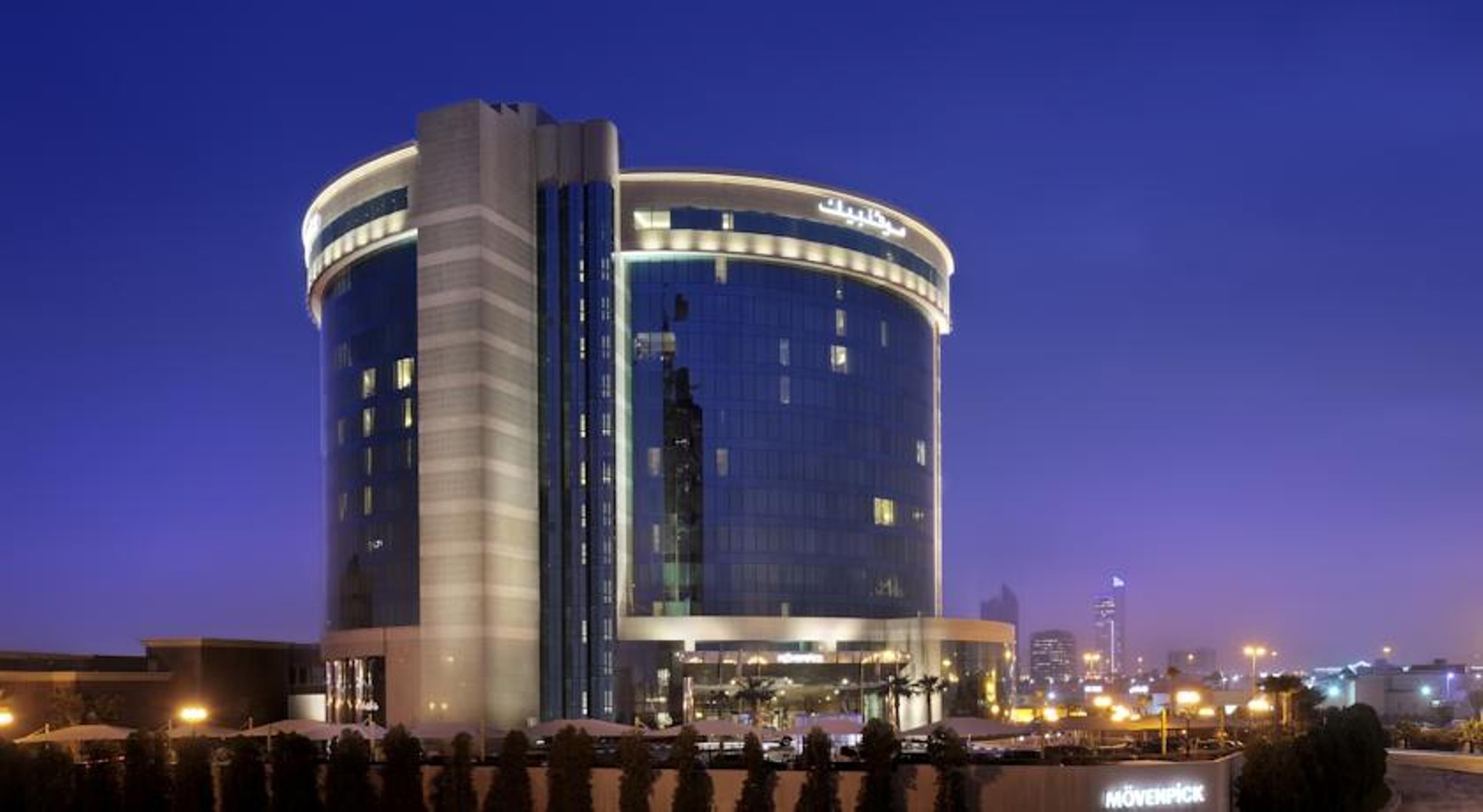 Moevenpick Hotel Al Khobar Exterior photo The hotel at night