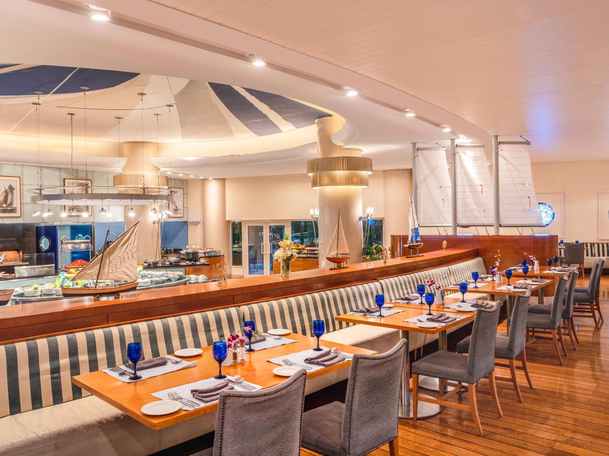 Moevenpick Hotel Al Khobar Exterior photo The Deck Restaurant