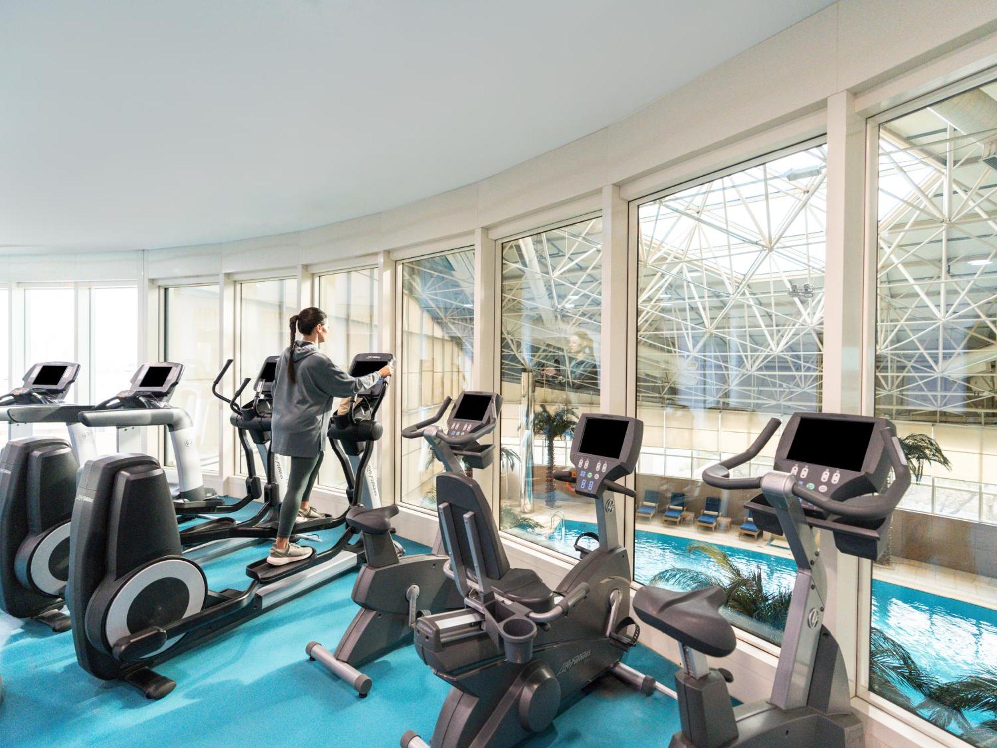 Moevenpick Hotel Al Khobar Exterior photo The gym at the hotel