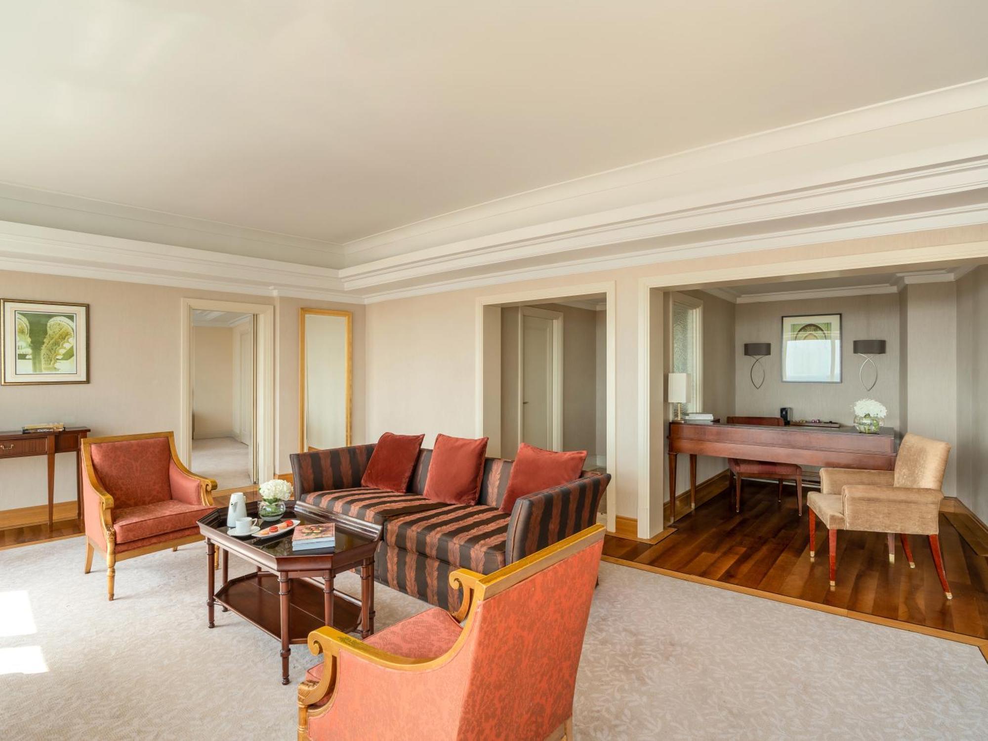 Moevenpick Hotel Al Khobar Exterior photo A suite at the InterContinental