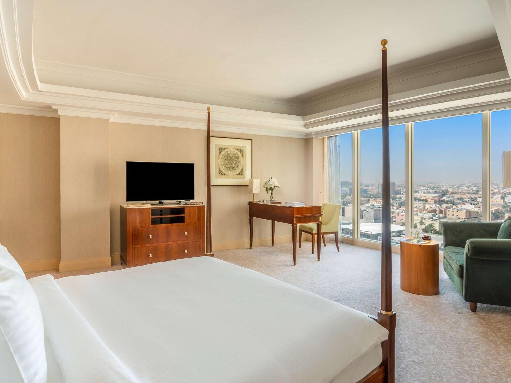 Moevenpick Hotel Al Khobar Exterior photo Deluxe Suite